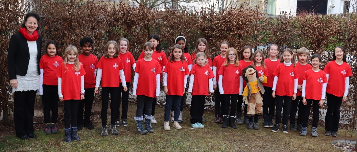 Der Wolfbusch Kinderchor mit Chorleiterin Edith Hartmann