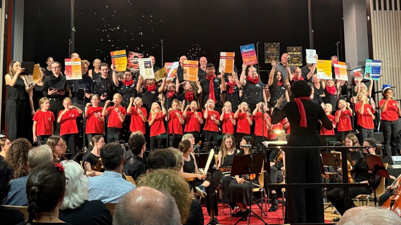 Wolfbusch Kinder- und Jugendchor bei einem Konzert mit Orchester